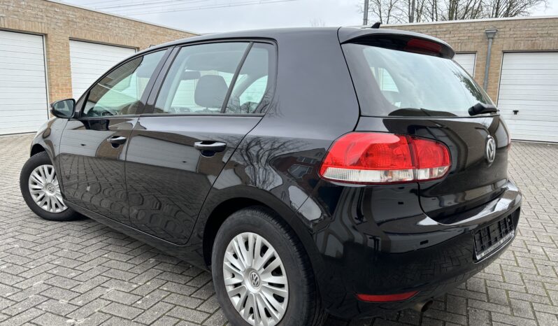 
								Volkswagen Golf full									