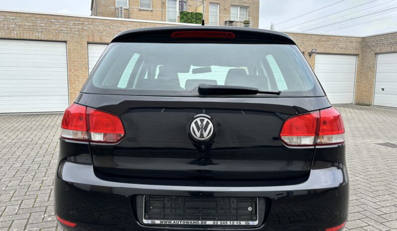 
								Volkswagen Golf full									