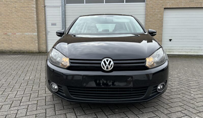 
								Volkswagen Golf full									