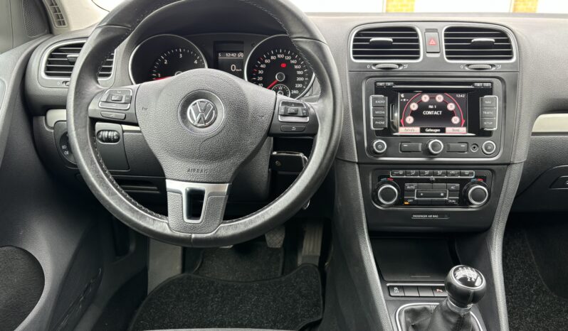 
								Volkswagen Golf full									