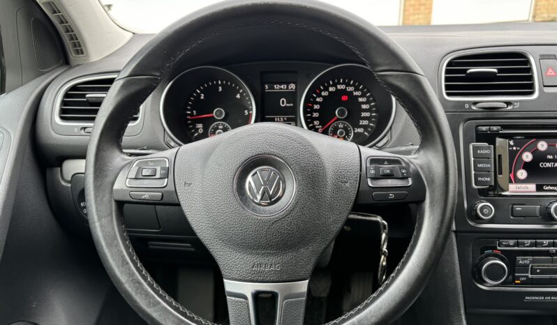 
								Volkswagen Golf full									