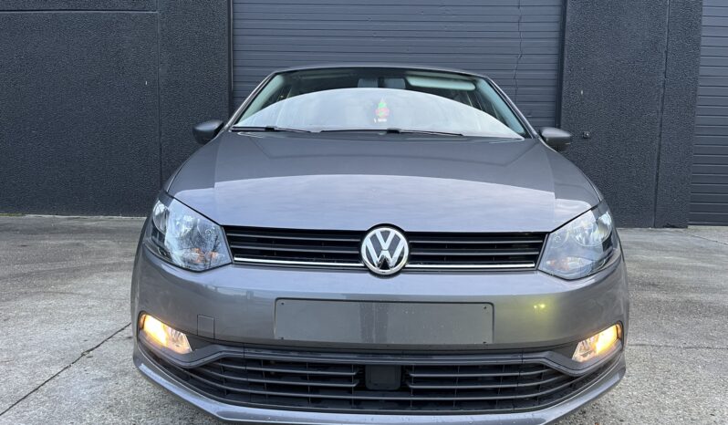 
								Volkswagen Polo full									