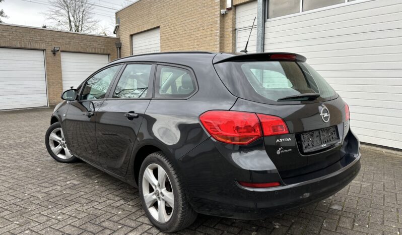 
								Opel Astra Break full									