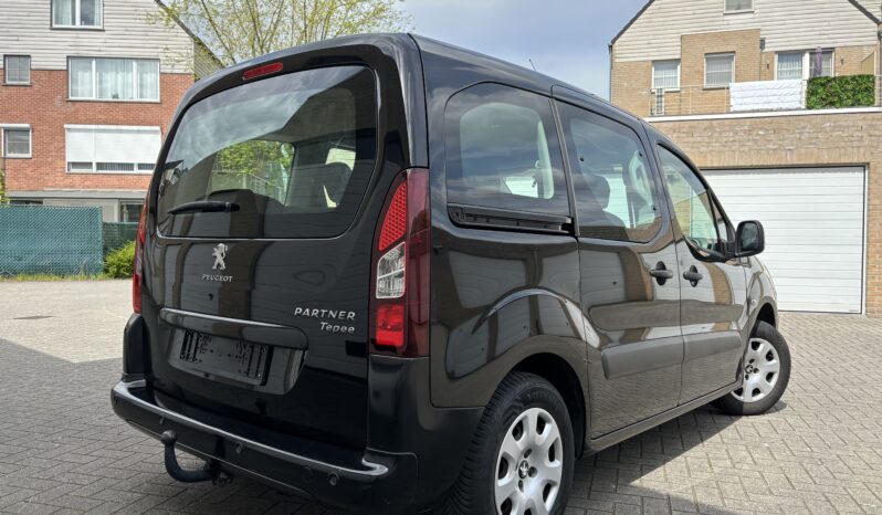 
								Peugeot Partner Tepee 2015 full									