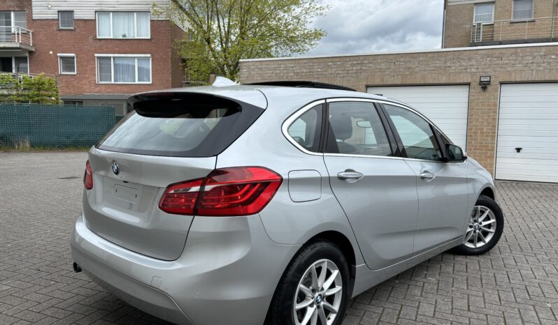 
								BMW 218i Active Tourer full									