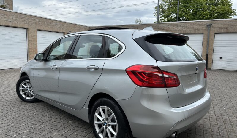 
								BMW 218i Active Tourer full									