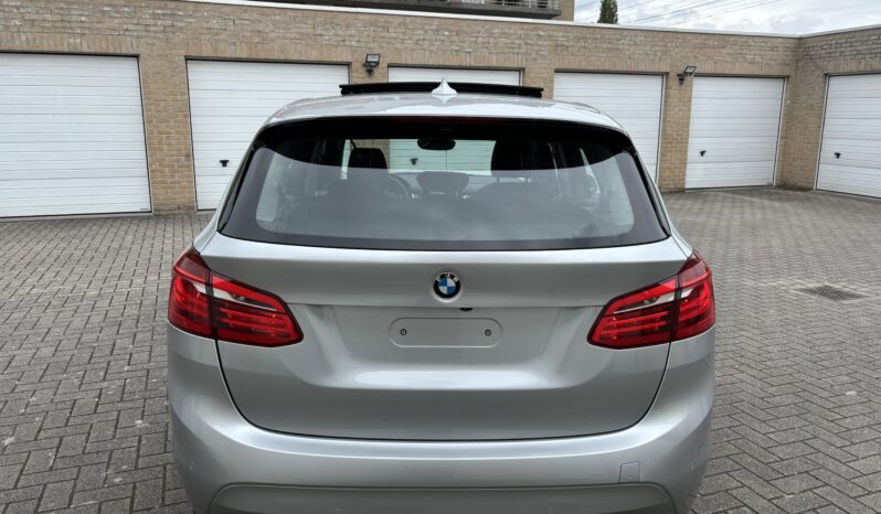 
								BMW 218i Active Tourer full									