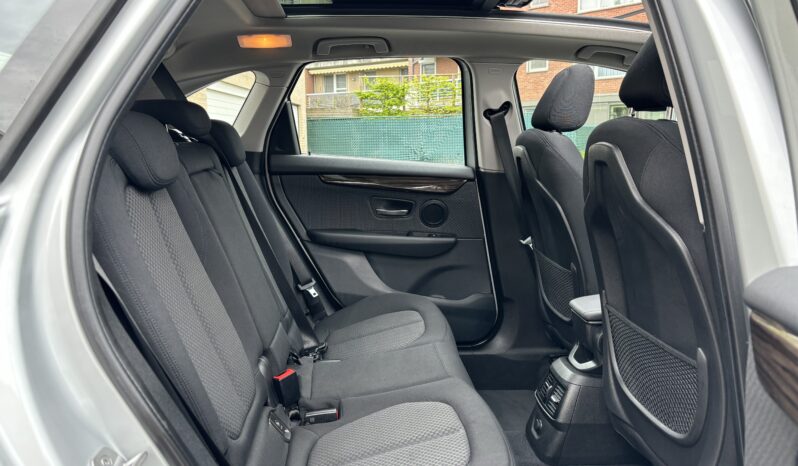 
								BMW 218i Active Tourer full									