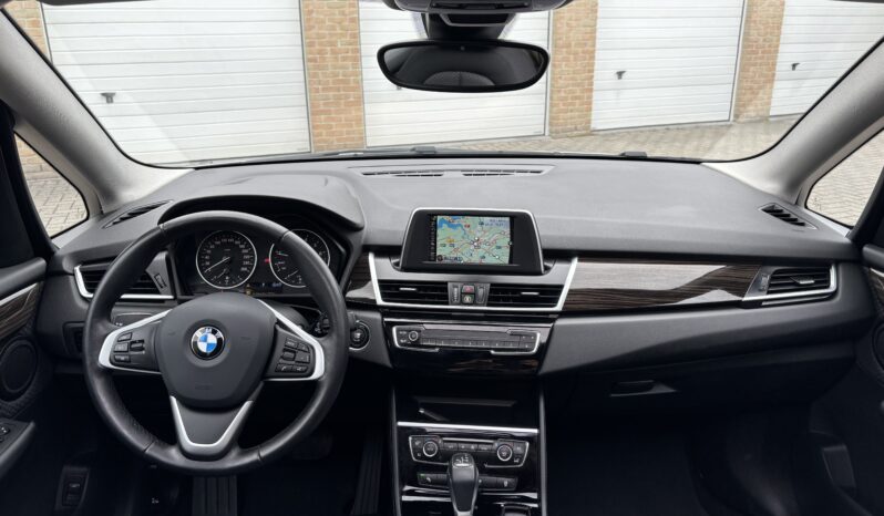 
								BMW 218i Active Tourer full									