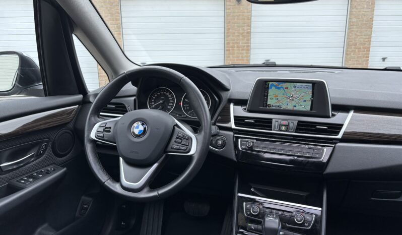 
								BMW 218i Active Tourer full									