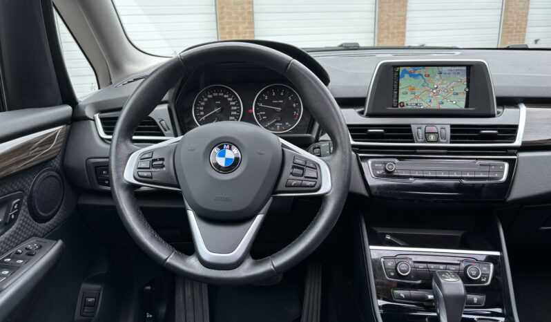 
								BMW 218i Active Tourer full									