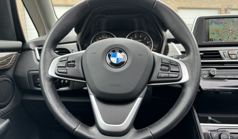 
								BMW 218i Active Tourer full									