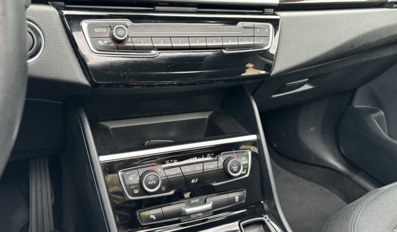 
								BMW 218i Active Tourer full									