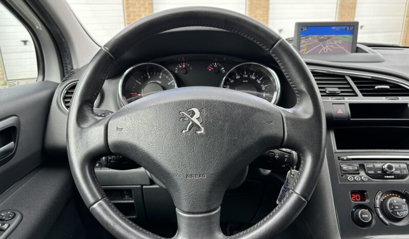 
								Peugeot 3008 full									