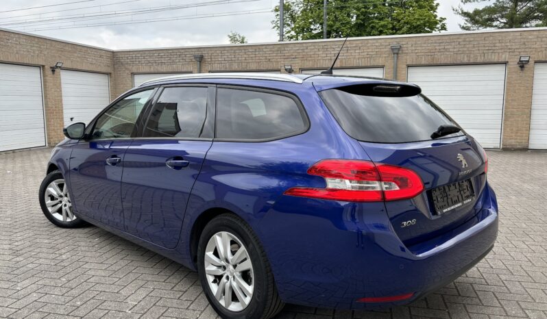 
								Peugeot 308 full									