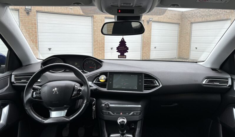 
								Peugeot 308 full									