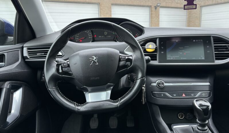 
								Peugeot 308 full									