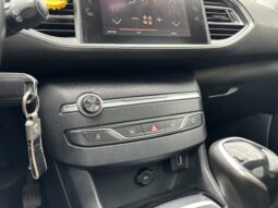 
										Peugeot 308 full									